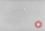 Standbild horizontalen Flug Weg der deutschen A-4 Rakete Peenemunde Deutschland, 1942, aus Sekunde 25 historischem Filmmaterial Videoclip 65675077995