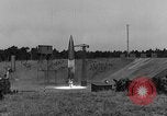 Standbild DEUTSCH A-4 Rakete Peenemunde Deutschland, 1942, aus Sekunde 6 historischem Filmmaterial Videoclip 65675077998
