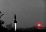 Standbild DEUTSCH A-4 Rakete am Abend starten Peenemunde Deutschland, 1942, aus Sekunde 4 historischem Filmmaterial Videoclip 65675077999
