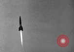 Standbild DEUTSCH A-4 Rakete am Abend starten Peenemunde Deutschland, 1942, aus Sekunde 6 historischem Filmmaterial Videoclip 65675077999