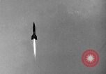 Standbild DEUTSCH A-4 Rakete am Abend starten Peenemunde Deutschland, 1942, aus Sekunde 7 historischem Filmmaterial Videoclip 65675077999