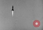 Standbild DEUTSCH A-4 Rakete am Abend starten Peenemunde Deutschland, 1942, aus Sekunde 8 historischem Filmmaterial Videoclip 65675077999
