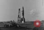 Standbild DEUTSCH A-4 Rakete Peenemunde Deutschland, 1942, aus Sekunde 7 historischem Filmmaterial Videoclip 65675078000