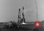 Standbild DEUTSCH A-4 Rakete Peenemunde Deutschland, 1942, aus Sekunde 9 historischem Filmmaterial Videoclip 65675078000