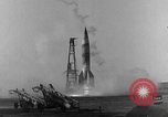Standbild DEUTSCH A-4 Rakete Peenemunde Deutschland, 1942, aus Sekunde 13 historischem Filmmaterial Videoclip 65675078000