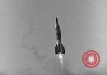 Standbild DEUTSCH A-4 Rakete Peenemunde Deutschland, 1942, aus Sekunde 15 historischem Filmmaterial Videoclip 65675078000