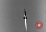 Standbild DEUTSCH A-4 Rakete Peenemunde Deutschland, 1942, aus Sekunde 18 historischem Filmmaterial Videoclip 65675078000