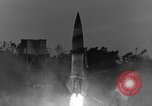 Standbild mittellange Aufnahme des A-4-Rakete starten Peenemunde Deutschland, 1942, aus Sekunde 7 historischem Filmmaterial Videoclip 65675078008