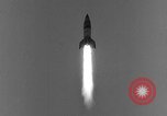 Standbild mittellange Aufnahme des A-4-Rakete starten Peenemunde Deutschland, 1942, aus Sekunde 11 historischem Filmmaterial Videoclip 65675078008