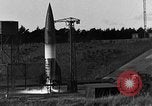 Standbild instabil Kamera Nahaufnahme des deutschen A-4 Rakete starten Peenemunde Deutschland, 1942, aus Sekunde 7 historischem Filmmaterial Videoclip 65675078011