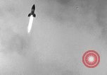 Standbild instabil Kamera Nahaufnahme des deutschen A-4 Rakete starten Peenemunde Deutschland, 1942, aus Sekunde 13 historischem Filmmaterial Videoclip 65675078011