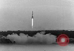 Standbild A-4 Rakete starten Peenemunde Deutschland, 1942, aus Sekunde 51 historischem Filmmaterial Videoclip 65675078016