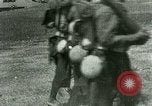 Image Bontoc forer dans les troupes Philippines Bontoc Philippines, 1915, de la seconde 30 séquences d'archives historiques vidéo 65675078045