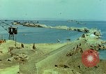 Standbild bombardiert Wellenbrecher Italien, 1944, aus Sekunde 8 historischem Filmmaterial Videoclip 65675078061