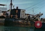 Standbild bombardiert Wellenbrecher Italien, 1944, aus Sekunde 23 historischem Filmmaterial Videoclip 65675078061