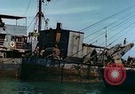 Standbild bombardiert Wellenbrecher Italien, 1944, aus Sekunde 24 historischem Filmmaterial Videoclip 65675078061