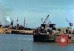 Standbild bombardiert Wellenbrecher Italien, 1944, aus Sekunde 36 historischem Filmmaterial Videoclip 65675078061