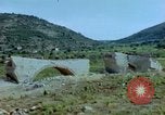 Standbild motor Transportbrücke Italien, 1944, aus Sekunde 13 historischem Filmmaterial Videoclip 65675078069