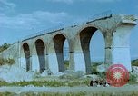 Standbild motor Transportbrücke Italien, 1944, aus Sekunde 23 historischem Filmmaterial Videoclip 65675078069