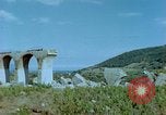 Standbild motor Transportbrücke Italien, 1944, aus Sekunde 46 historischem Filmmaterial Videoclip 65675078069