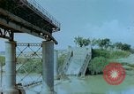 Standbild motor Transportbrücke Italien, 1944, aus Sekunde 58 historischem Filmmaterial Videoclip 65675078069