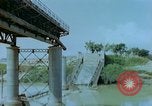 Standbild motor Transportbrücke Italien, 1944, aus Sekunde 59 historischem Filmmaterial Videoclip 65675078069