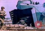 Standbild Landing Ship Tank Frankreich, 1944, aus Sekunde 54 historischem Filmmaterial Videoclip 65675078086