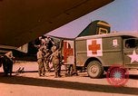 Standbild verletzte Soldaten Frankreich, 1944, aus Sekunde 14 historischem Filmmaterial Videoclip 65675078087