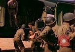 Standbild verletzte Soldaten Frankreich, 1944, aus Sekunde 23 historischem Filmmaterial Videoclip 65675078087