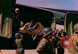 Standbild verletzte Soldaten Frankreich, 1944, aus Sekunde 26 historischem Filmmaterial Videoclip 65675078087