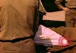 Standbild verletzte Soldaten Frankreich, 1944, aus Sekunde 34 historischem Filmmaterial Videoclip 65675078087