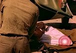 Standbild verletzte Soldaten Frankreich, 1944, aus Sekunde 35 historischem Filmmaterial Videoclip 65675078087