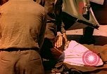 Standbild verletzte Soldaten Frankreich, 1944, aus Sekunde 36 historischem Filmmaterial Videoclip 65675078087