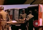 Standbild verletzte Soldaten Frankreich, 1944, aus Sekunde 47 historischem Filmmaterial Videoclip 65675078087