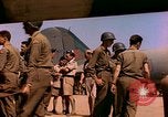 Standbild verletzte Soldaten Frankreich, 1944, aus Sekunde 53 historischem Filmmaterial Videoclip 65675078087