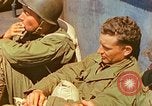 Standbild alliierte Invasion im Englischen Kanal, 1944, aus Sekunde 38 historischem Filmmaterial Videoclip 65675078096