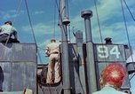 Standbild Kirche Service im Englischen Kanal, 1944, aus Sekunde 45 historischem Filmmaterial Videoclip 65675078097