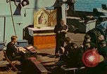 Standbild Kirche Service im Englischen Kanal, 1944, aus Sekunde 59 historischem Filmmaterial Videoclip 65675078097
