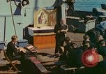 Standbild Kirche Service im Englischen Kanal, 1944, aus Sekunde 60 historischem Filmmaterial Videoclip 65675078097