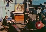 Standbild Kirche Service im Englischen Kanal, 1944, aus Sekunde 61 historischem Filmmaterial Videoclip 65675078097