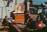 Standbild Kirche Service im Englischen Kanal, 1944, aus Sekunde 62 historischem Filmmaterial Videoclip 65675078097