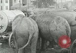 Image Le cirque arrive dans une ville en Amérique United States USA, 1919, de la seconde 4 séquences d'archives historiques vidéo 65675078133