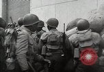 Standbild Afroamerikanische Soldaten in Zweiter Weltkrieg United States USA, 1945, aus Sekunde 21 historischem Filmmaterial Videoclip 65675078152