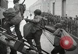 Standbild Afroamerikanische Soldaten in Zweiter Weltkrieg United States USA, 1945, aus Sekunde 25 historischem Filmmaterial Videoclip 65675078152