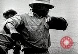 Standbild Afroamerikanische Soldaten in Zweiter Weltkrieg United States USA, 1945, aus Sekunde 45 historischem Filmmaterial Videoclip 65675078152