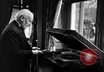 Standbild Arturo Toscanini United States USA, 1944, aus Sekunde 13 historischem Filmmaterial Videoclip 65675078155