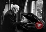Standbild Arturo Toscanini United States USA, 1944, aus Sekunde 14 historischem Filmmaterial Videoclip 65675078155