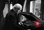 Standbild Arturo Toscanini United States USA, 1944, aus Sekunde 20 historischem Filmmaterial Videoclip 65675078155