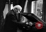 Standbild Arturo Toscanini United States USA, 1944, aus Sekunde 29 historischem Filmmaterial Videoclip 65675078155