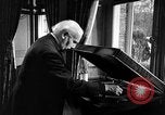 Standbild Arturo Toscanini United States USA, 1944, aus Sekunde 32 historischem Filmmaterial Videoclip 65675078155